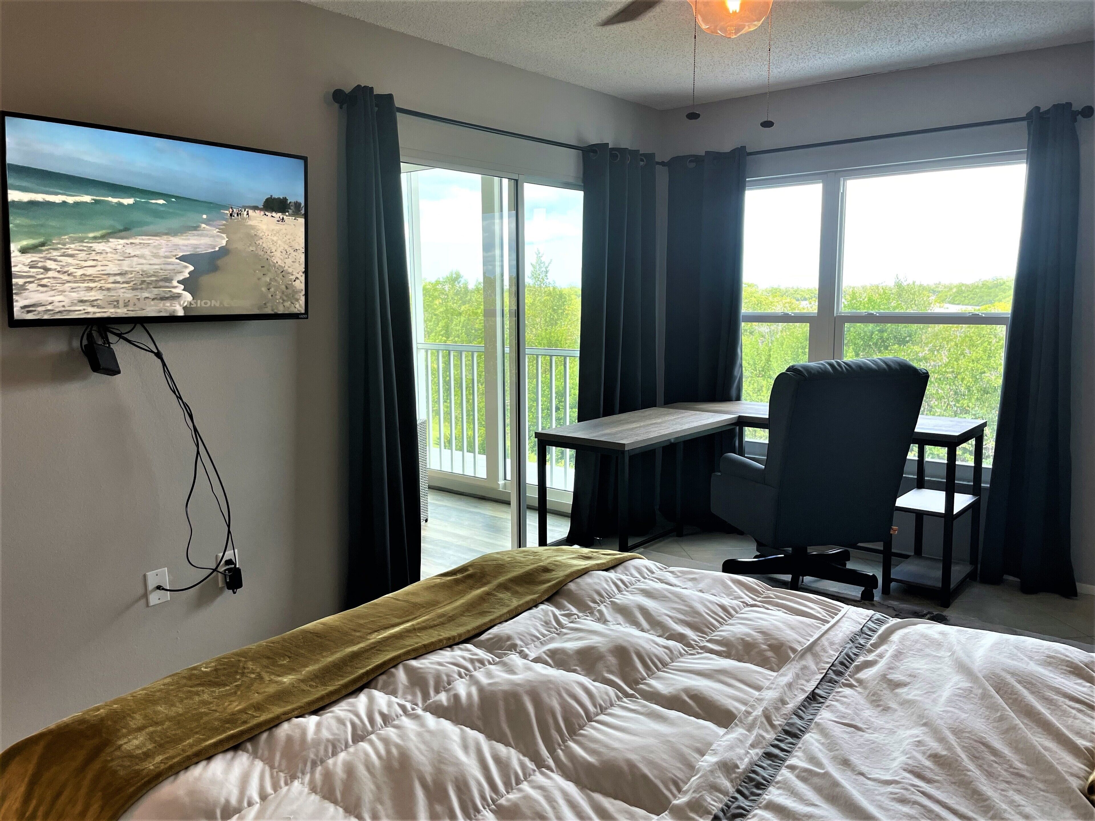3 habitaciones, tabla de planchar con plancha, wifi y ropa de cama 
