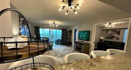 Relaxing 3 Bd 2 Br Condo w/ Heated Poll - Hot Tub - Tennis & Pickleball Court