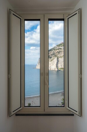 Junior Apartment, Sea View | In-room safe, free WiFi - DIPINTO APARTMENTS (Meta)