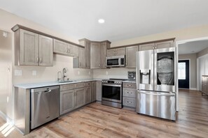 微波炉、烤箱、炉灶、洗碗机