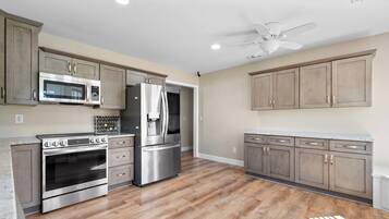 Micro-ondas, fogão, cooktop, lava-louças