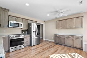 Microwave, oven, stovetop, dishwasher - Luxury Executive Home • 4BR/3BA • 2 Master Suites • Private .80 Acre Lot (Richlands)