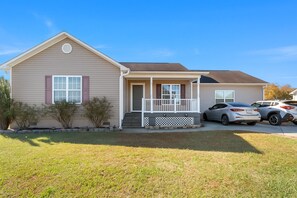 Exterior - Luxury Executive Home • 4BR/3BA • 2 Master Suites • Private .80 Acre Lot (Richlands)