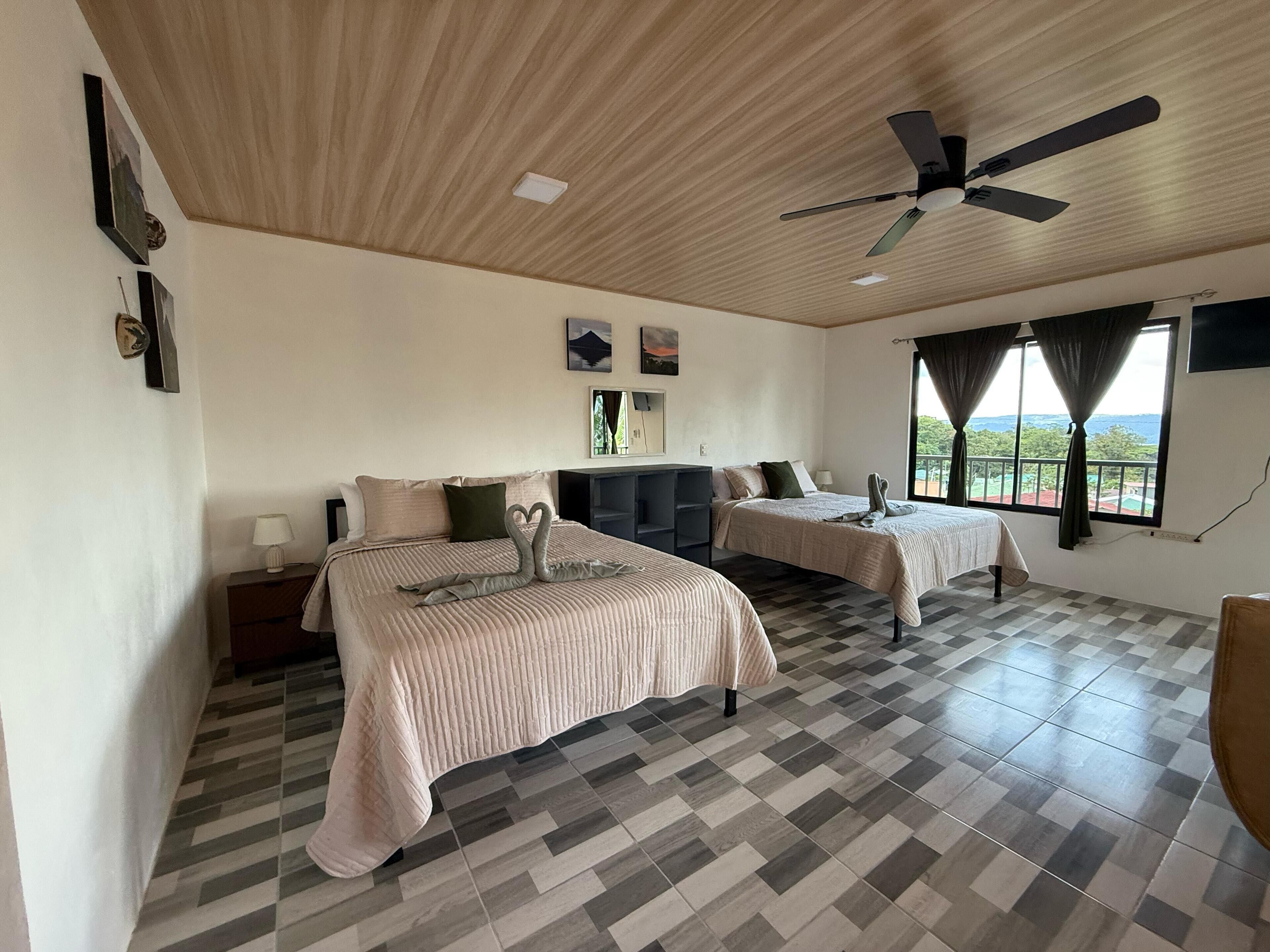 Tallelokero huoneessa, ilmainen Wi-Fi, vuodevaatteet