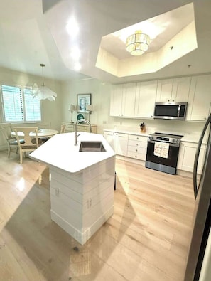 Fridge, microwave, oven, stovetop - Serene Resort Lifestyle Condo Near Beach & 5th Ave (Naples)