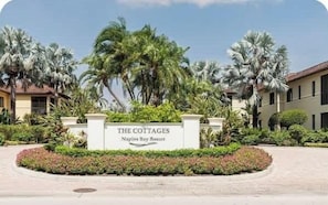 Property grounds - Serene Resort Lifestyle Condo Near Beach & 5th Ave (Naples)