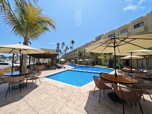 تناول الطعام بالخارج