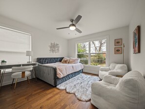 3 habitaciones, tabla de planchar con plancha, wifi y ropa de cama 