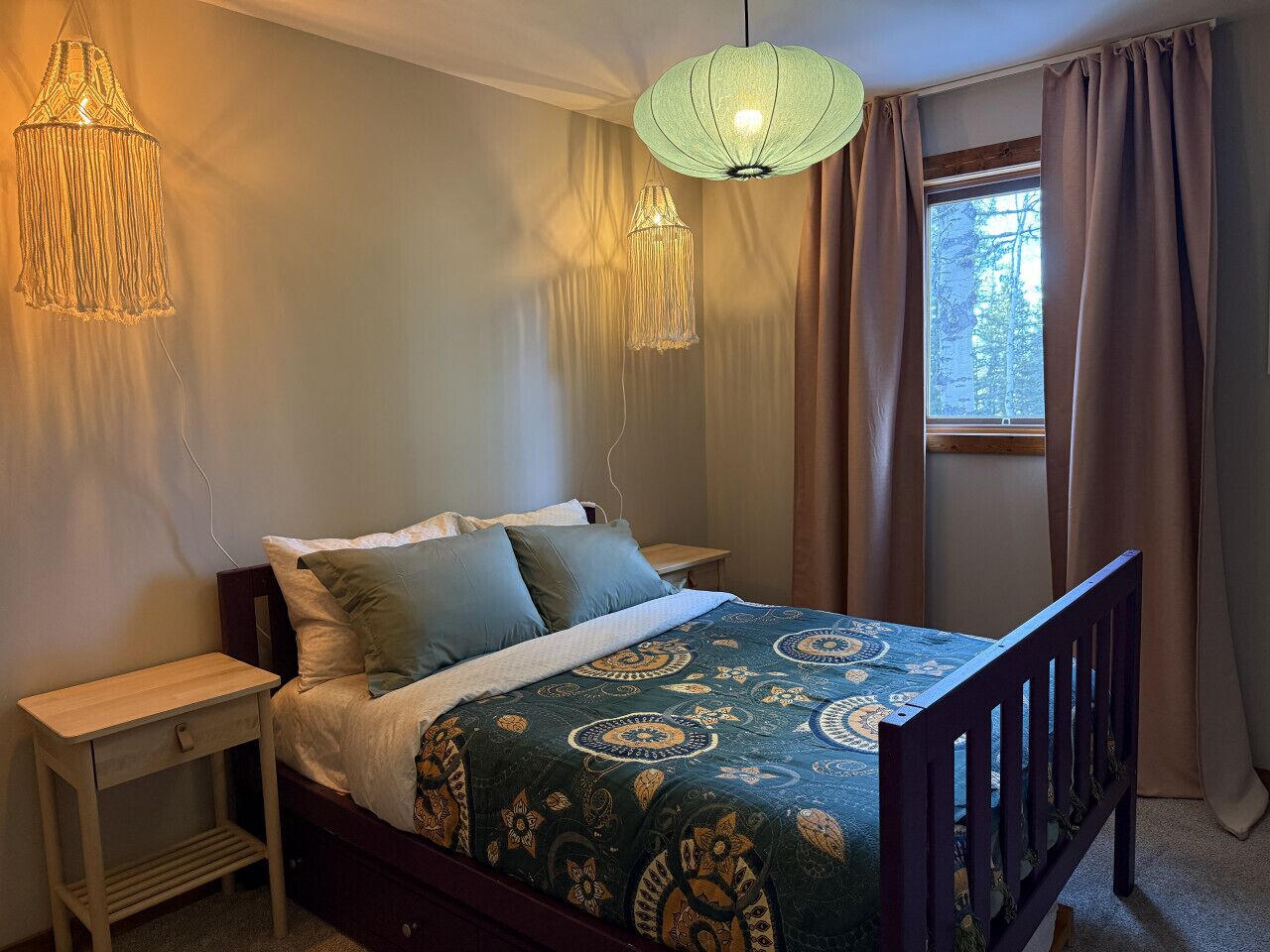 办公桌、WiFi、床单