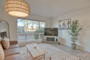 Smart TV - Charming Townhouse in Tucson. (Tucson)