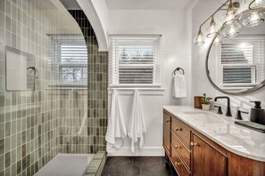 Douche, serviettes fournies