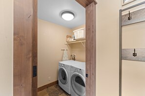 Condo (2 Bedrooms) | Fachada