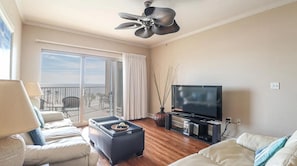Smart TV - Panoramic Gulf Views- Two bedroom condo-On the Beach with Balcony! (Biloxi)