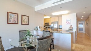 Dining - Panoramic Gulf Views- Two bedroom condo-On the Beach with Balcony! (Biloxi)