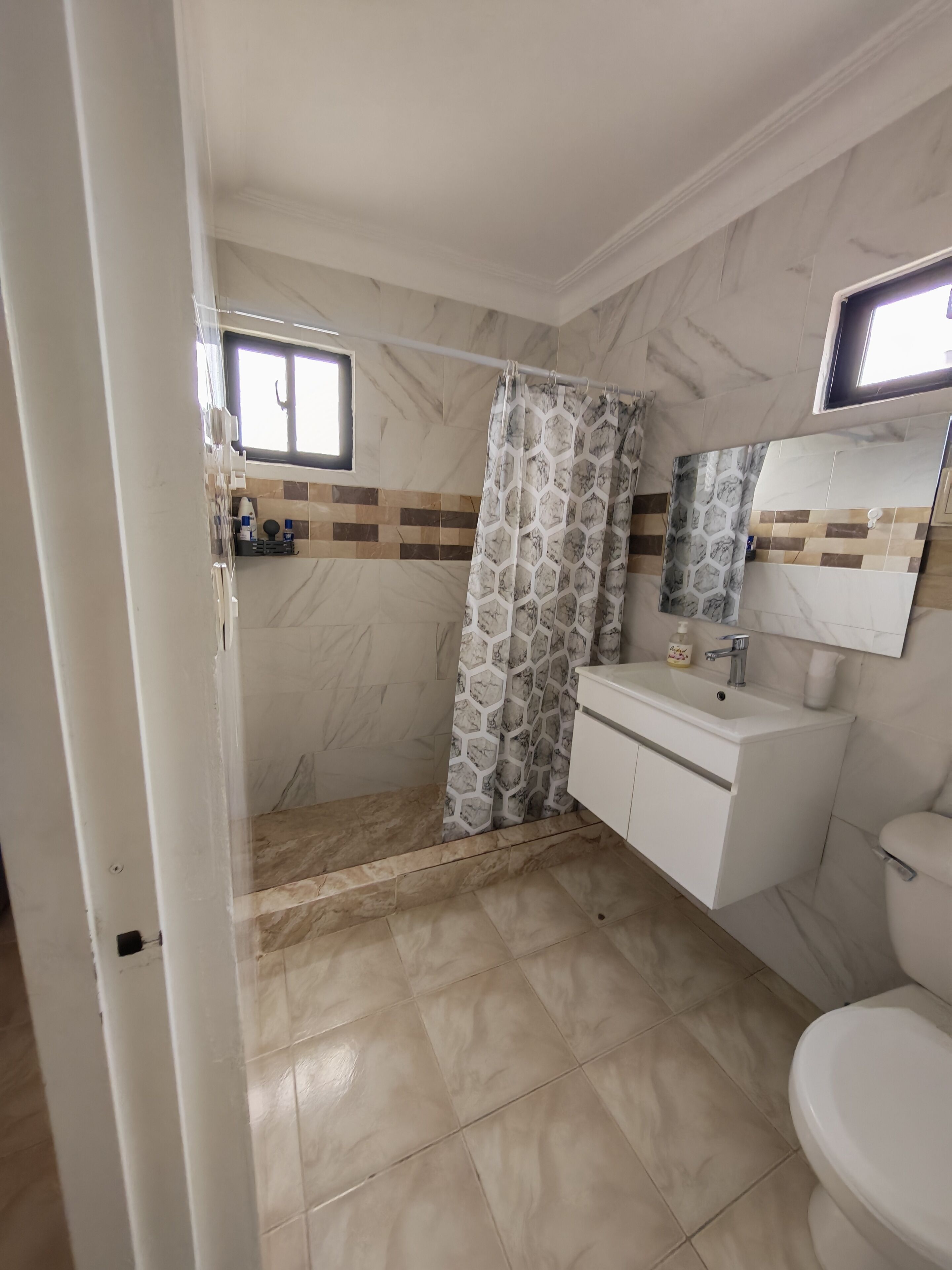 Dusche, Handtücher, Seife, Toilettenpapier