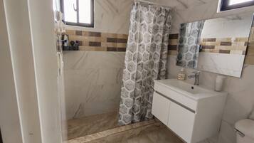 Dusche, Handtücher, Seife, Toilettenpapier