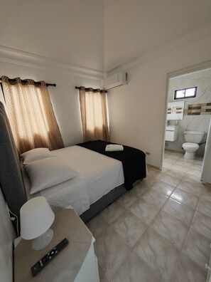 1 bedroom, in-room safe, free WiFi, bed sheets - Cozy 3 rooms cabin in tranquil Santiago de los Caballeros with AC and wifi (Santiago de los Caballeros)
