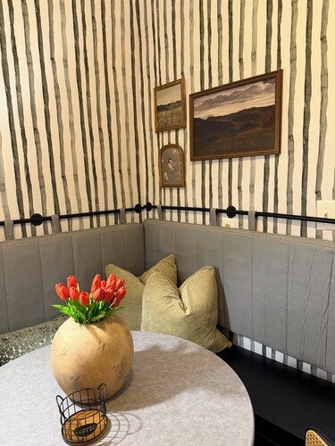 Chic 1BR apt in the Heart of Harlem near everything. Comfy and convenient!!