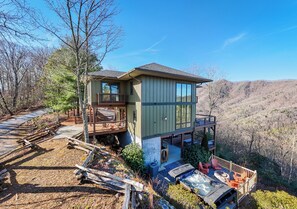 Exterior - Watia View, Smoky Mountain Views, Hot Tub, Modern Design (Bryson City)