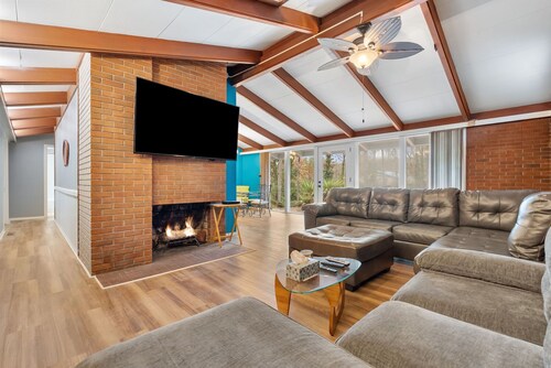 3-bedroom furnished retro rancher in Easley with fenced yard