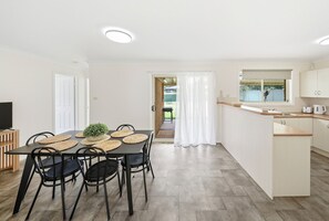 Dining - Bellbird Willow – Hunter Escape by Nature & Winery (Bellbird)