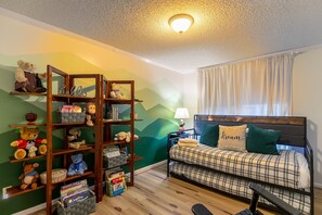 Children’s area - Welcome to Our Happy Nest - Pet friendly, hot tub, game tables (Boone)
