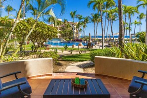 Outdoor dining - 2BR Condo King Suites, Prime San Jose Location (San Jose del Cabo)