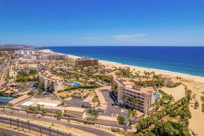 Beach nearby - 2BR Condo King Suites, Prime San Jose Location (San Jose del Cabo)