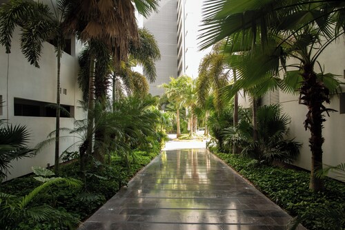 Spacious 3 beds 2.5 baths Condo US Consulate