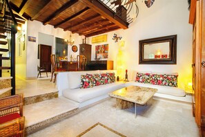 Smart TV - Serene 1BR/2BA Loft On 5th Ave Steps to Mamitas (Playa Del Carmen)