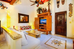 Smart TV - Serene 1BR/2BA Loft On 5th Ave Steps to Mamitas (Playa Del Carmen)