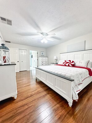 5 bedrooms, desk, travel cot, free WiFi - Gorgeous 5-bedroom house 5 min from Massanutten with hot tub gameroom fire pit (McGaheysville)