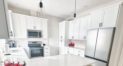 Gorgeous 5-bedroom house 5 min from Massanutten with hot tub gameroom fire pit