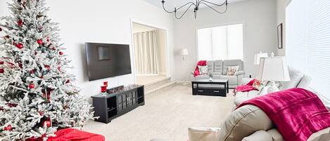 Télévision, cheminée, table de tennis de table