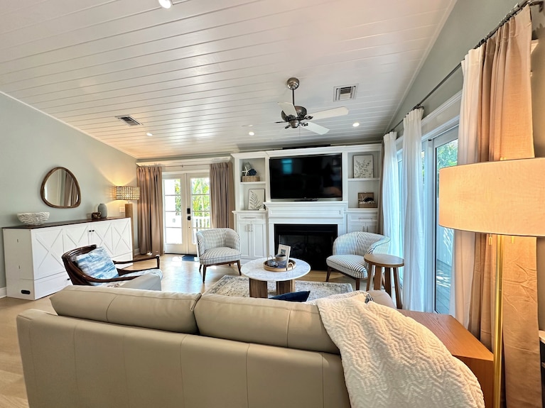 Sea Glass Cottage North End Of Anna Maria 2bed/2 Bath W/ Pool Steps To Beach - Holmes Beach, FL