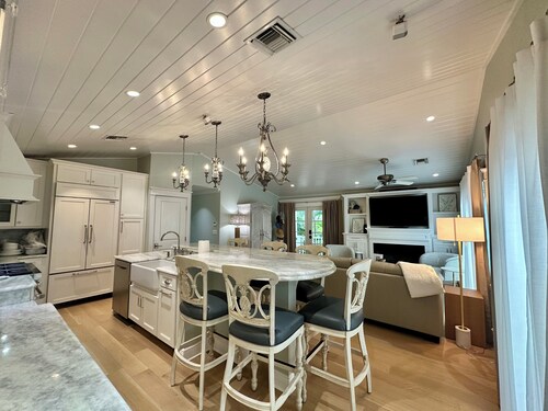 Sea Glass Cottage North End Of Anna Maria• 2bed/2 bath w/ pool Steps to Beach