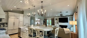 Sea Glass Cottage North End Of Anna Maria• 2bed/2 bath w/ pool Steps to Beach