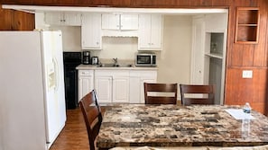 Dining - GpL 2670 Downtown Family get away (Fort Myers)