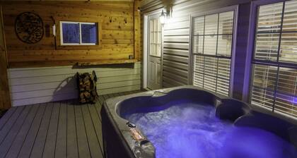 Mountain Getaway w/ Hot Tub & Wood Stove