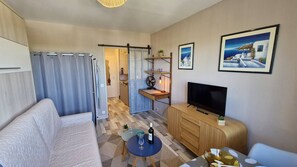 Living area - Vaux-sur-Mer - COZY STUDIO Ideally Located Close to NAUZAN BEACH (VAUX SUR MER)