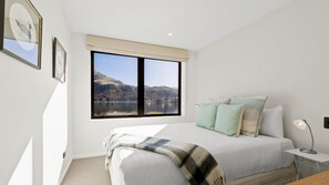 مكواة/لوح كي وواي فاي وملاءات أسرّة