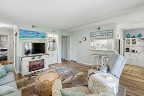 Smart TV, fireplace - Sunset Retreat! Ocean • Sand • Golf • Fishing • Good times! (Calabash)
