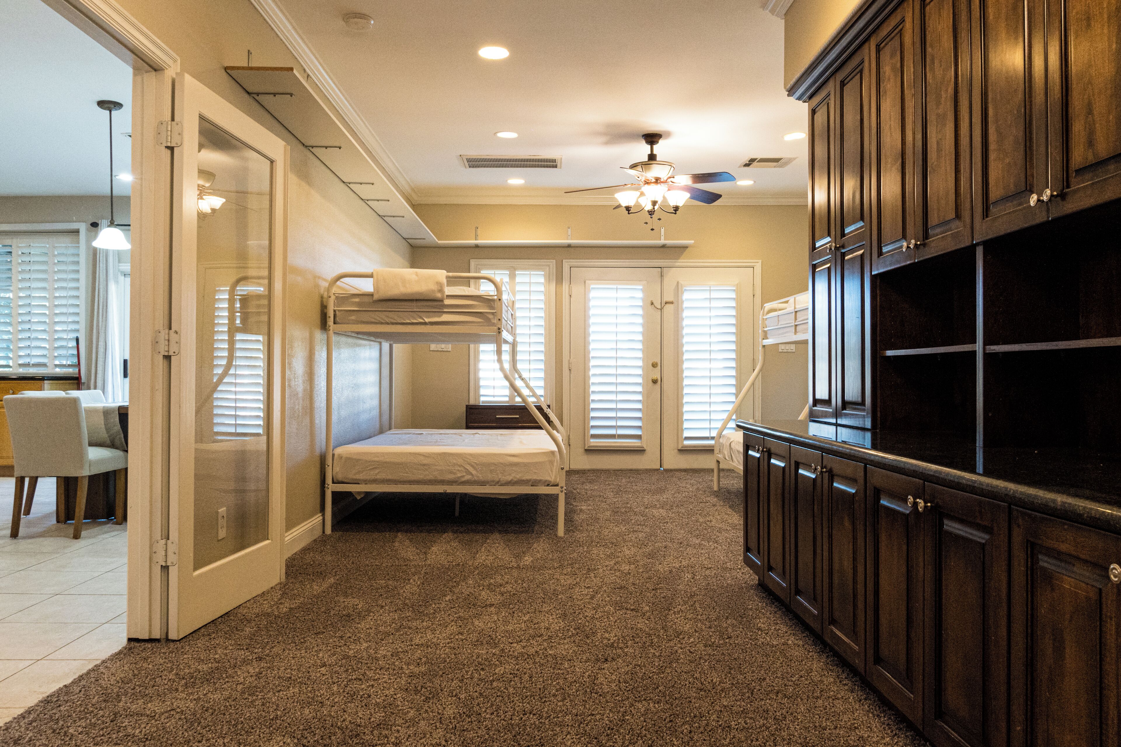 Bügeleisen/Bügelbrett, kostenloses WLAN, Bettwäsche