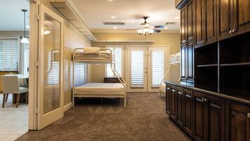 Bügeleisen/Bügelbrett, kostenloses WLAN, Bettwäsche