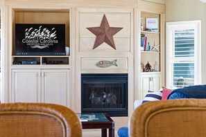 Smart TV - Sunnyside Up: Oceanfront, Hot Tub, Great Ocean Views (Nags Head)
