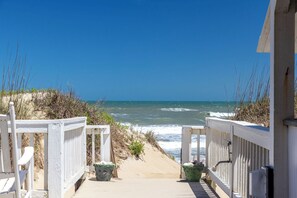 On the beach - Sunnyside Up: Oceanfront, Hot Tub, Great Ocean Views (Nags Head)