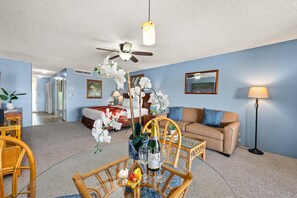 Smart TV - Maui Eldorado K210 Studio Spacious Lanai, AC, Kitchen & Exclusive Beach Cabana (Lahaina)