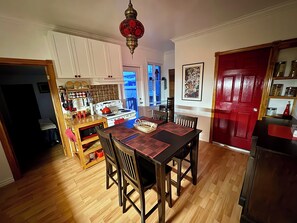 Private kitchen - Cute apartment in Quartier St-Sauveur. Ideally located close to everything. (Québec)