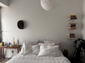 WiFi, bed sheets