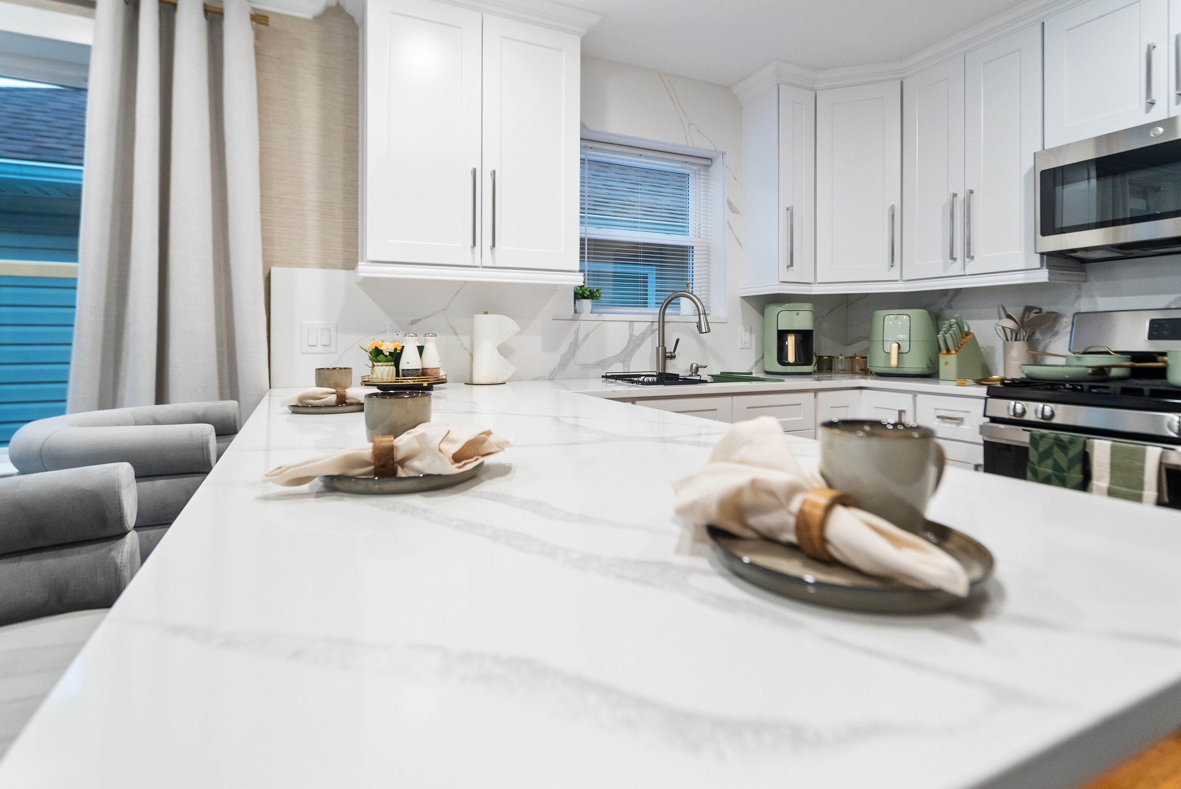 Micro-ondes, four, plaque de cuisson, lave-vaisselle